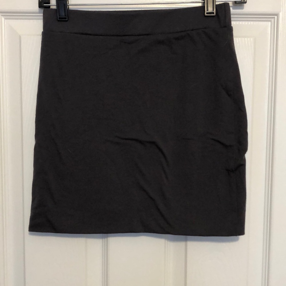 Forever 21 form fitting grey skirt